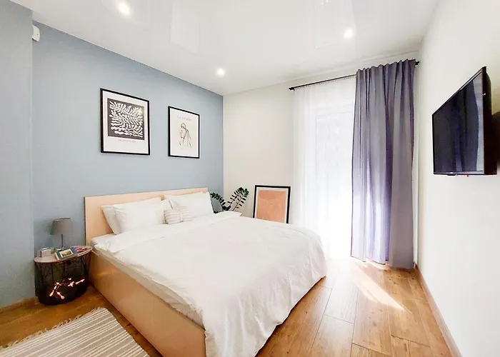 Monro Apartment