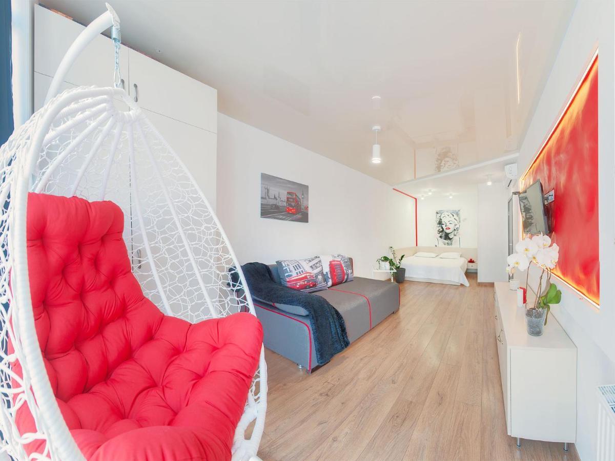 Monro Apartment *