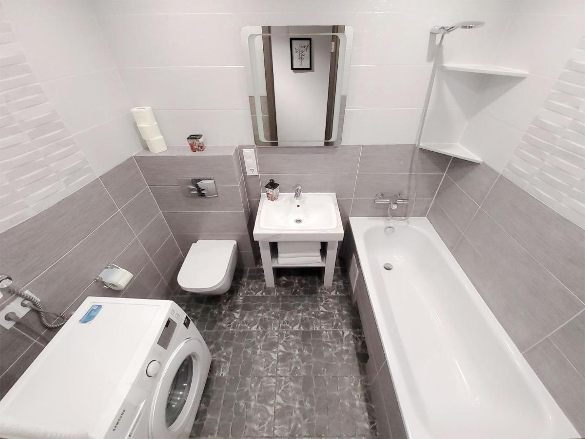 Monro Apartment