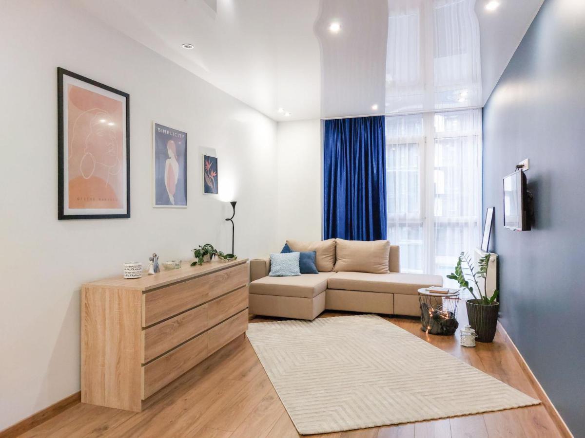 Monro Apartment *