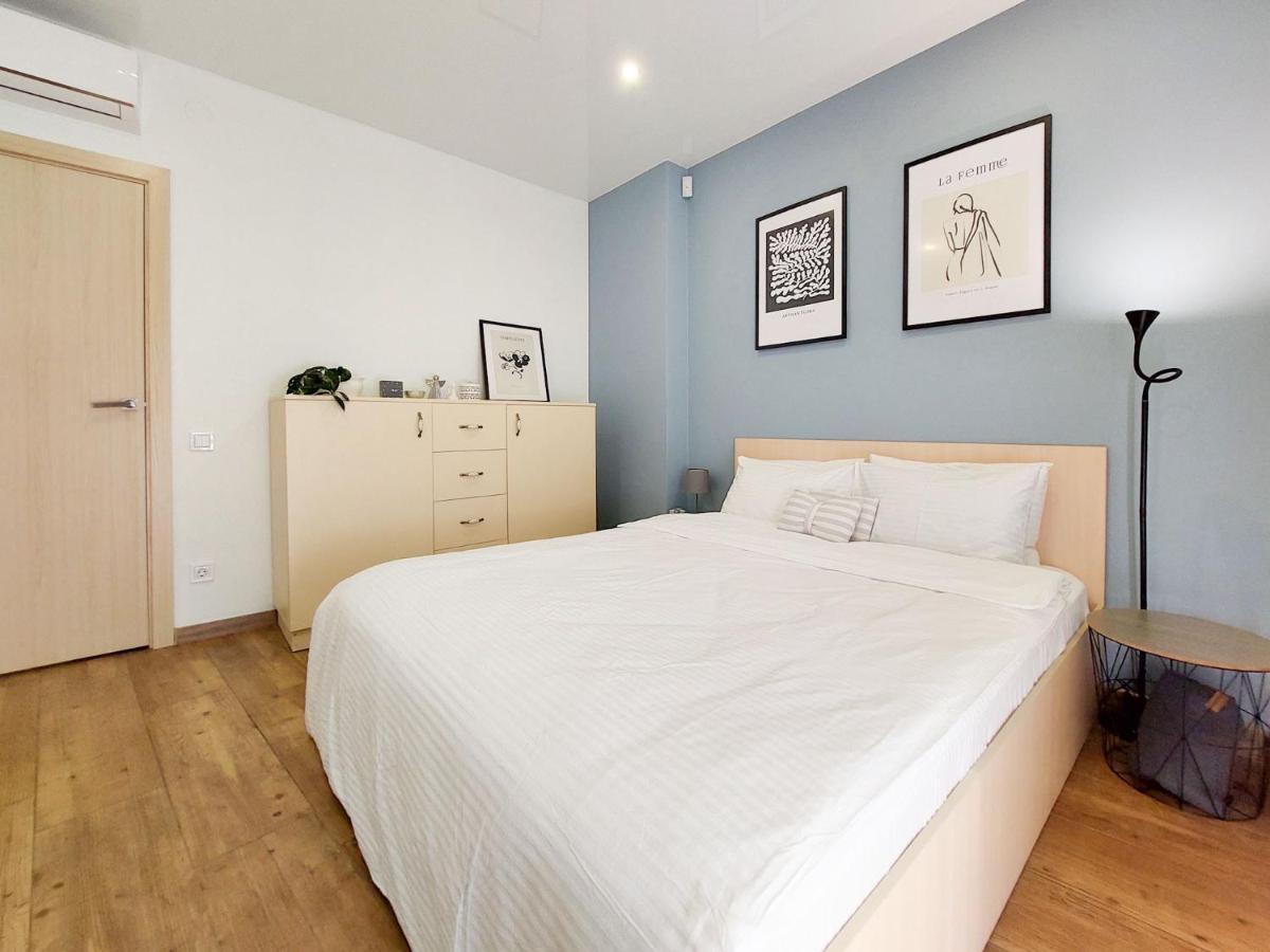 Monro Apartment