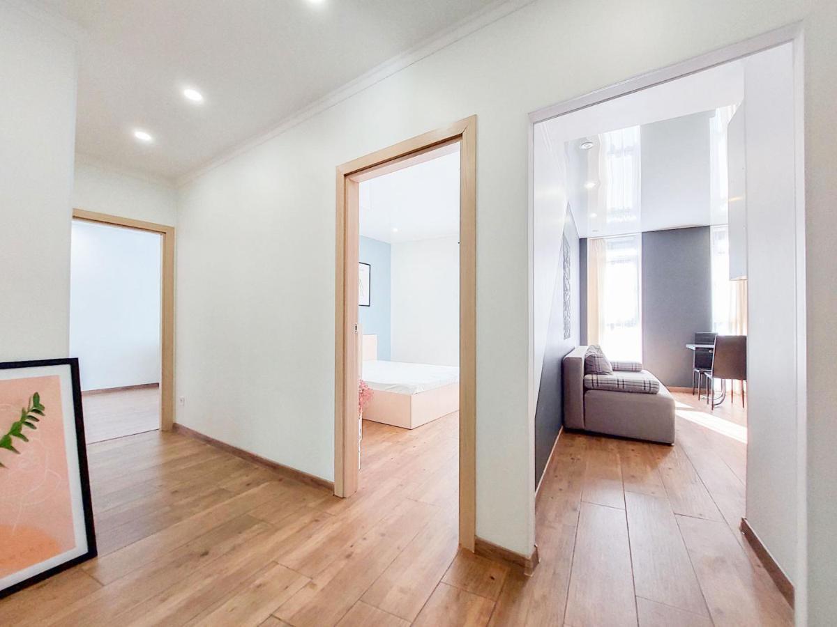 Monro Apartment