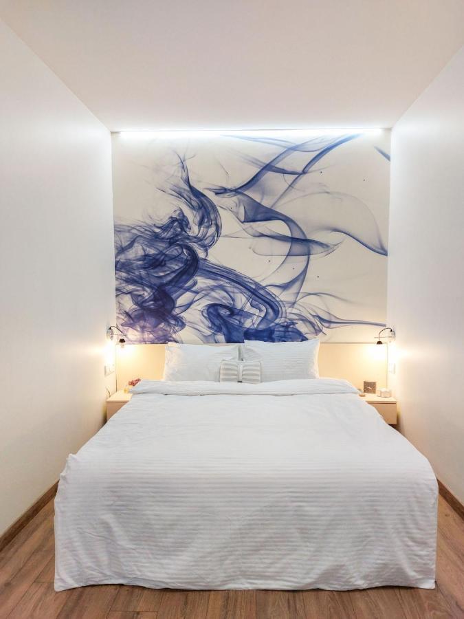 Monro Apartment