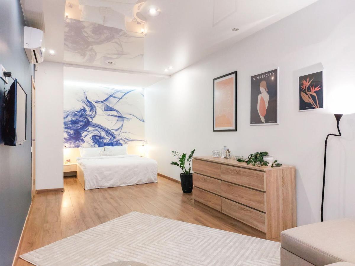 Monro Apartment *